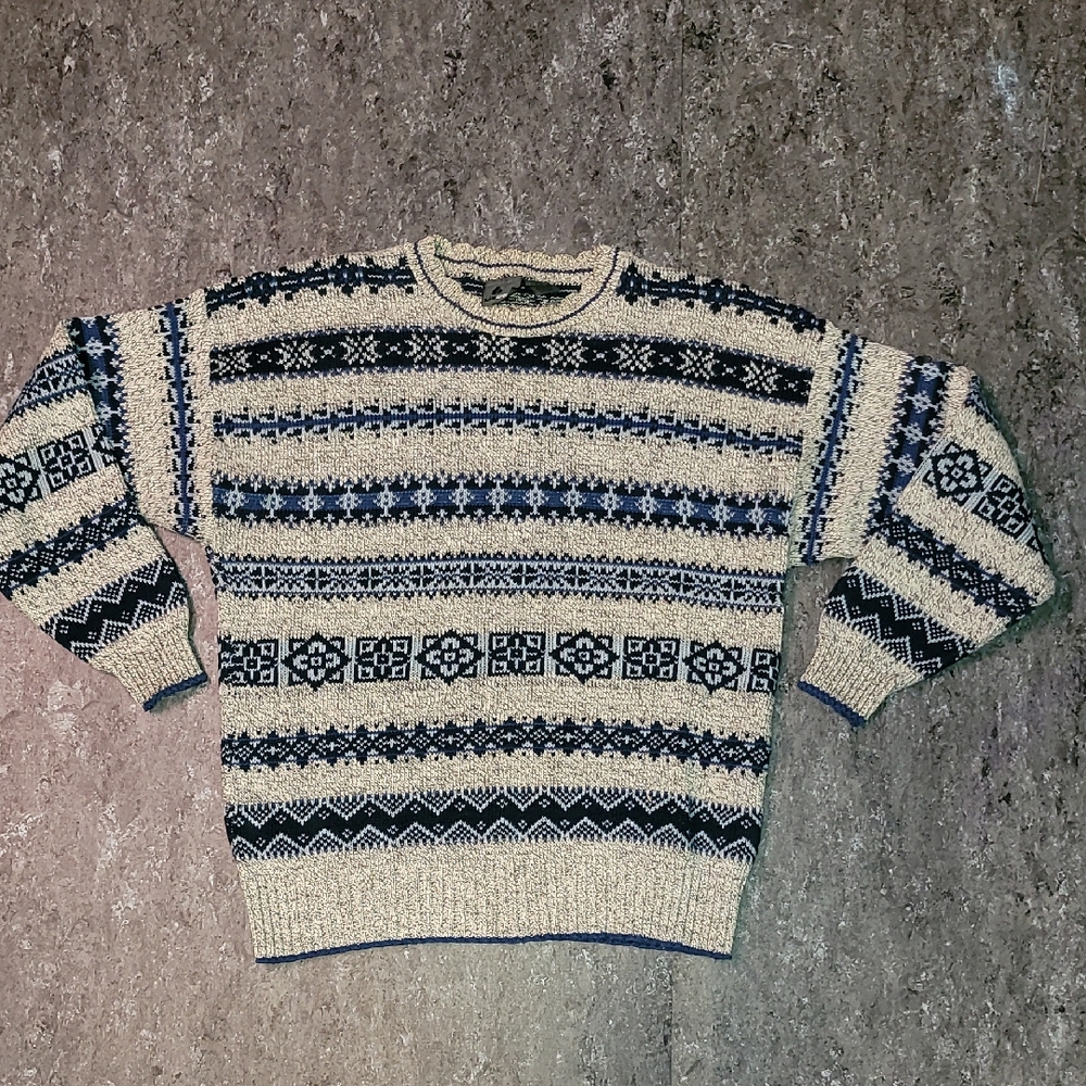 Made In USA. 90s. Liz Wear.  100%cotton.  Crewneck Sweater. Men's Size Small